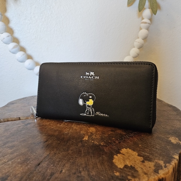 COACH Peanuts Snoopy Black Leather Accordion Zip Wallet Limited Edition NWT - Picture 8 of 13
